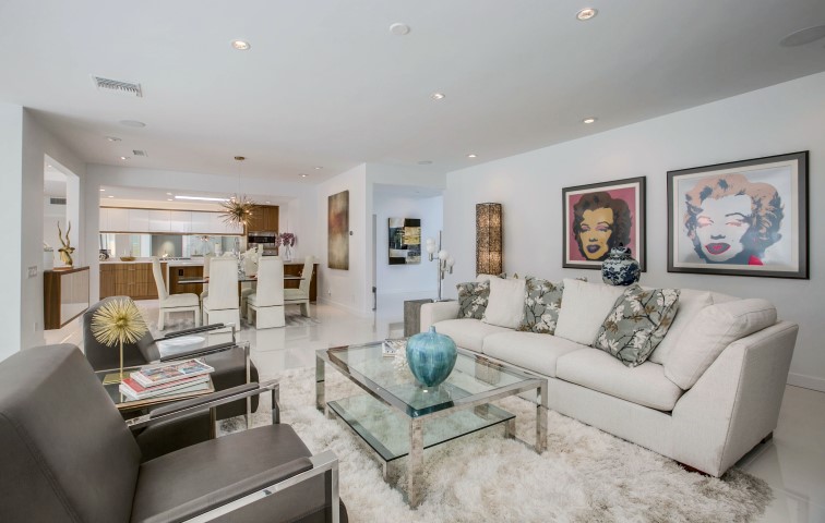 Peak Living Room 6
